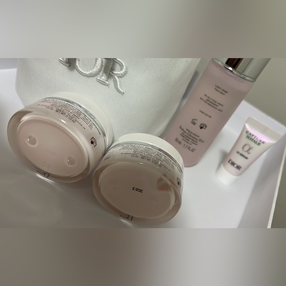 New/ unused Dior bucket pouch bag with 4 gifts - Picture 8 of 10